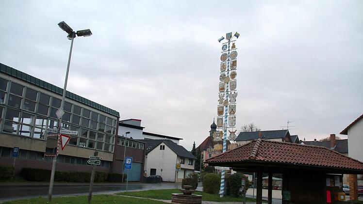 Ist-Zustand der Dorfmitte von Weitramsdorf. Hier soll in den kommenden Jahren einiges verändert und verschönert werden.  Foto: Bettina Knauth