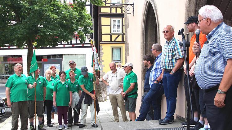 Wimpelübergabe der Oberelsbacher. Foto: Dieter Britz
