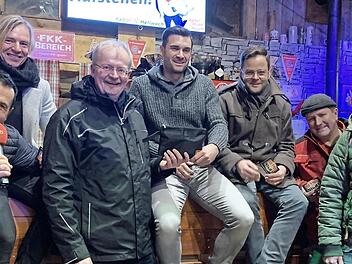 Sie freuen sich über den tollen Erfolg ihrer ersten gemeinsamen Aktion (von links): Thomas Auer, Hajo Barnickel, Thomas Teuchgräber, Philipp Mahr, Christian Stöckert, Karl-Peter Wittig und Markus Stöckert.  Foto: Sabine Raithel