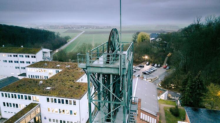 Seit den 1960er-Jahren wurden im Atommülllager Asse Fässer unter die Erde gebracht.