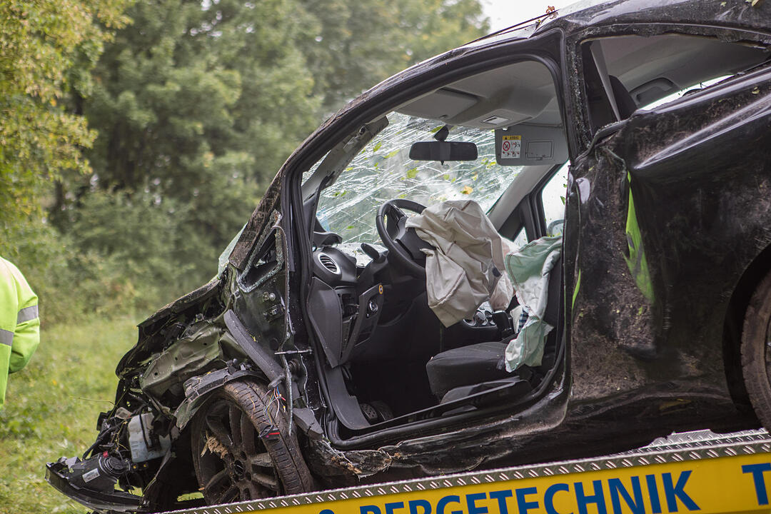 Rednitzhembach: 20-Jähriger stirbt bei Autounfall
