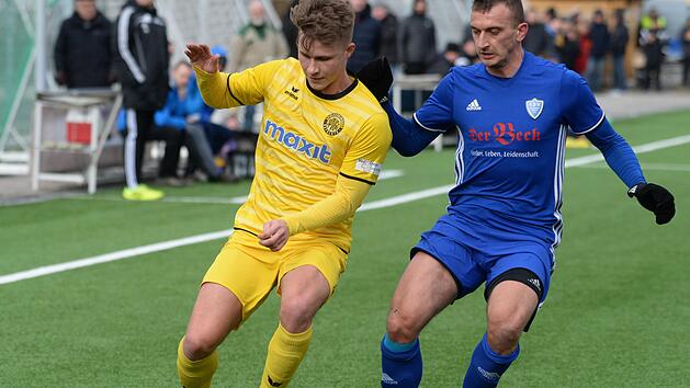 Christoph Fenninger (links, hier im Testspiel gegen den FSV Erlangen Bruck) war in Illertissen Teil der b&auml;renstarken Bayreuther Offensive und schn&uuml;rte einen Doppelpack.  Foto: Peter Mularczyk