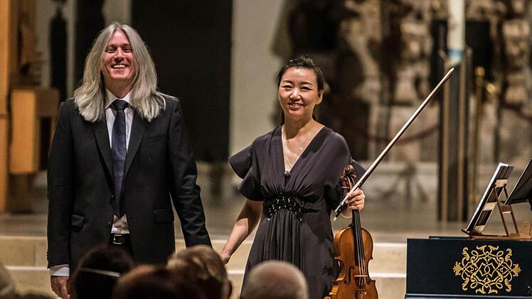 Die Geigerin Megumi Ikeda und Gary O'Connell am Cembalo beeindruckten bei ihrem Konzert in der Coburger Morizkirche. Foto: Jochen Berger