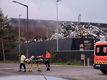 Die Katastrophen-App Katwarn schlug Alarm: Ein Großbrand im Süden von Nürnberg wurde gemeldet. Foto: NEWS5 / Grundmann