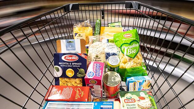 Wer auf der Such nach günstigen Markenartikeln ist, hat zur Zeit Glück -  einige Supermärkte biete Produkte zum Gratis-Test an. Symbolbild: Fabian Sommer/dpa