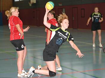 Der Trend von Svenja Limpert zeigt weiterhin nach oben. Hier trifft sie zur 1:0 Führung.
