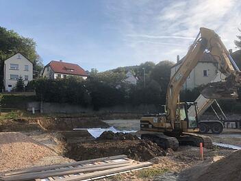 Hier entsteht das neue Feuerwehrhaus in Heiligenstadt.  Foto: Carmen Schwind