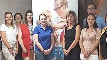 Sie informierten sich im Jugendamt (von links) Sonja Lutsch mit Anja Utzmann (Jugendamt Haßfurt), Brunhilde Egelsseer, Simone Berger, Anne Borst, Elvira Sieper (FU-Kreisvorsitzende), Anja Wüscher, Christoph Schramm (Jugendamt) und Ute Ulbrich Foto: Wüscher