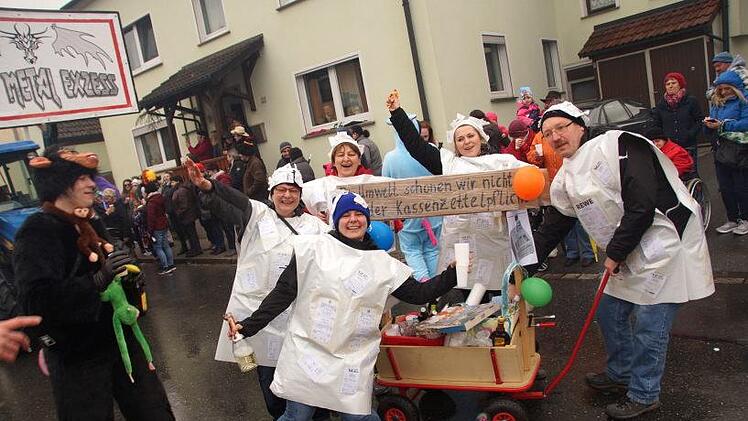 Die Fußgruppe aus Poxdorf demonstrierte gegen die Kassen-Bon-Pflicht. . Foto: Joseph Beck