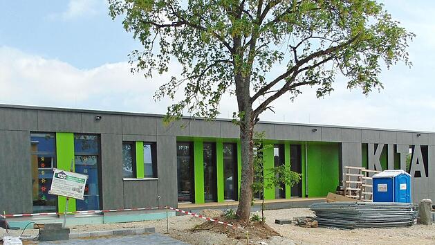 Die Gr&auml;fenberger Kita erh&auml;lt zus&auml;tzlich Container, um alle Kinder unterzubringen. Foto: Petra Malbrich