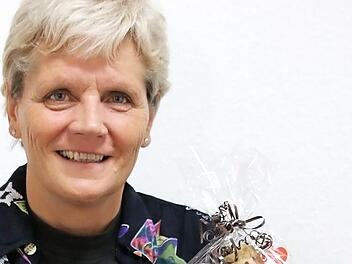 Andrea Wehner - alias Auguste - hat die CD Leben-Liebe-Leidenschaft aufgenommen. Die Kabarettistin verdient seit März kein Geld, lebt von ihrem Ersparten.  Foto: Thomas Malz