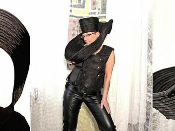 Die Künstlerin Edina Thern zeigt bei der Kulmbacher Kulturnacht eine extravagante Modenschau. Foto: privat