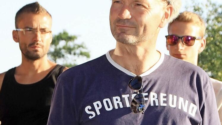 Oliver Hofmann mit der Pelzmütze des Grafen von Giech