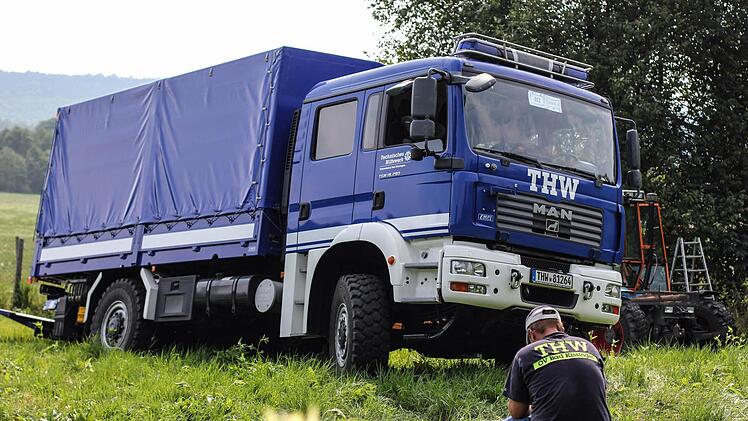 Weil die Wasserversorgung in Oberwildflecken im August an ihre Grenzen kam, musste auch die Unterstützung des Technischen Hilfswerkes und der örtlichen Feuerwehren herangezogen werden, um den Hochbehälter zu füllen.  Foto: Sebastian Sebald/ THW Bad Kissingen