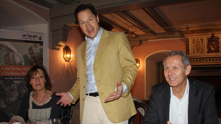 Freut sich wieder auf viele Besucher: Herrmann von Rotenhan (stehend).    Foto: Ralf Kestel