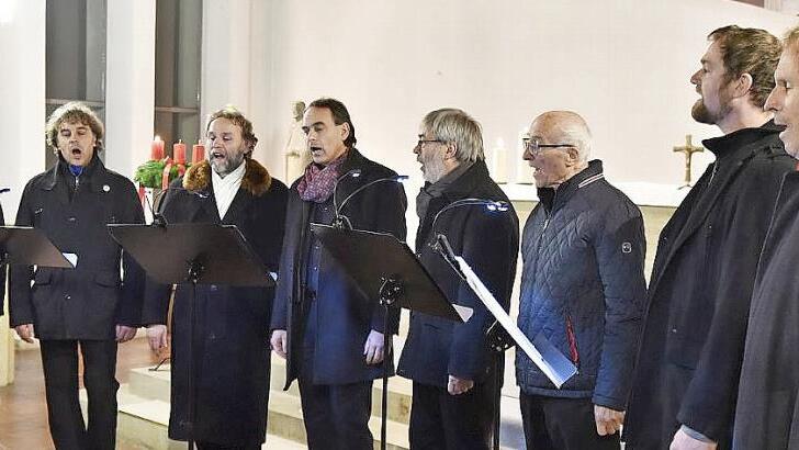 Ein beeindruckendes vorweihnachtliches Konzert bot "Oktopus" den Zuhörern am Montag in der Josefskirche in Königsberg.  Foto: Gerold Snater