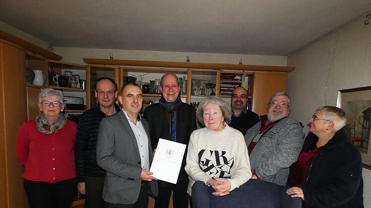 Das Bild zeigt von links Margitte Kastner, Edgar Müller, Bürgermeister Alexander Wunderlich, Ulrich Stelter und Ehefrau Ellen, Christian Gumpert sowie Jürgen und Inge Peter.