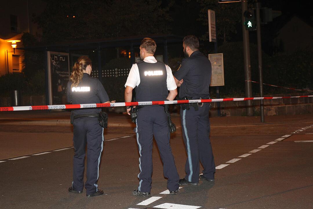 Polizeieinsatz mitten in der Nacht: Verdächtiger Gegenstand in Erlangen gefunden