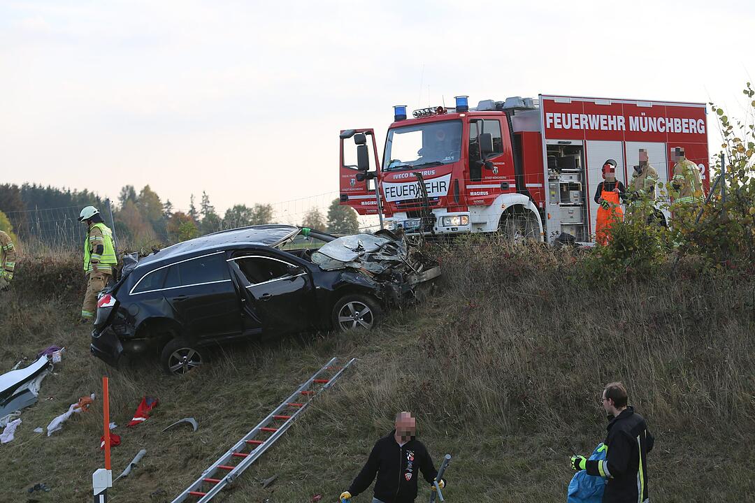 Tödlicher Unfall im Kreis Hof: Mehrmals auf A9 überschlagen