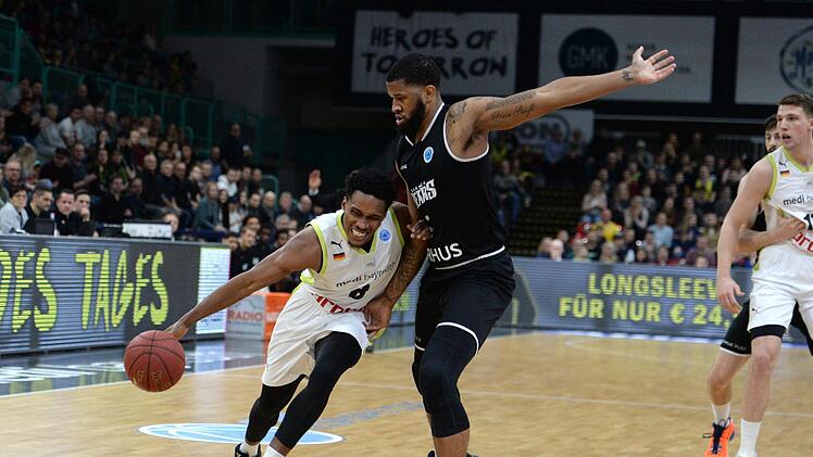 James Woodard gegen chris Ortiz