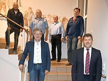 Die neuen Gemeinderatsmitglieder und die Bürgermeister der Gemeinde Oberhaid präsentieren sich erstmals in neuer Konstellation: Hintere Reihe (von links) Robert Gocker, Dritter Bürgermeister Ernst Ringel, Rudolf Stretz, Harald Postler; vorn: Zweiter Bürgermeister Peter Deusel, Erster Bürgermeister Carsten Joneitis Foto: Horst Lange