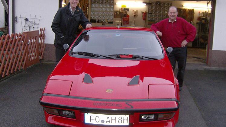 Otto Wohlleib (r.) und Jürgen Niedersteberg würden wohl am liebsten in den Matra Murena einsteigen und davonbrausen. Fotos: Malbrich