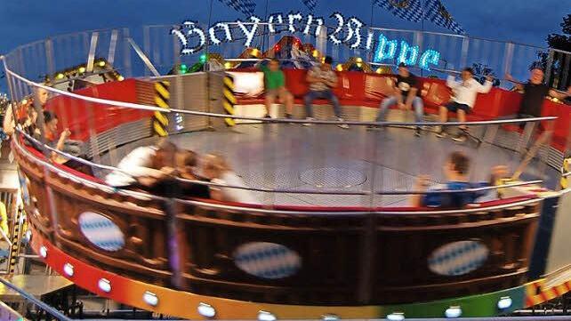 Die Jugend hatte die "Bayernwippe" beim Platzmeister angefordert. Foto: Andreas Welz