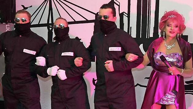 Die Dobenreuther Karnevalisten haben sich auch in diesem Jahr vorgenommen, ihr Publikum zu unterhalten.  Foto: Franz Galster