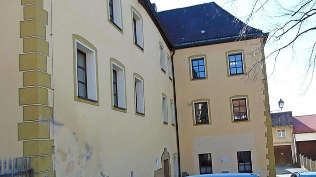 Die Sanierung des VG-Geb&auml;udes wird die Gr&auml;fenberger Finanzen belasten.  Foto: Petra Malbrich