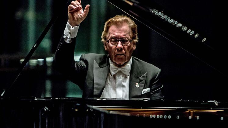 Der Pianist Hans-Dieter Bauer wurde bei seinem Soloabend bei der Gesellschaft der Musikfreunde gefeiert. Foto: Jochen Berger