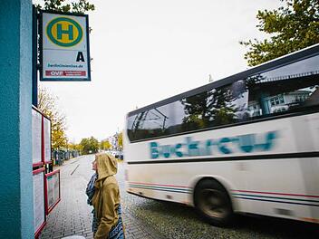 Bewohner von entlegenen Ortschaften sollen ab 2020 innerhalb einer, maximal zwei Stunden mit dem Bus sogenannte zentrale Stützpunkte erreichen können. Außerdem werden Querverbindungen innerhalb des Landkreises neu geschaffen.  Foto: Archiv/Hendrik Steffens