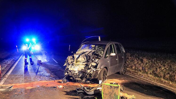 Bei Grettstadt kam es am Dienstagnachmittag zu einem schweren Unfall mit Traktor. Foto: NEWS5 / Merzbach