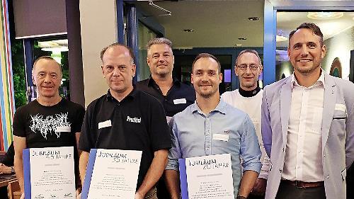 Auf stolze 160 Jahre Betriebszugehörigkeit bringen es die Prechtel-Jubilare (v. l.): Georg Böhm, Frank Meister, Frank Roppelt, Mathias Schuhmann, Markus Bärtlein, Niederlassungsleiter Markus Schmidt.