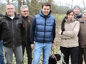 Nach den Vorfällen in Oberlangenstadt im November nahmen jetzt Verantwortliche und Ordner beider Vereine an einer Ordner-Schulung teil. Das Bild zeigt (von links) BFV-Konfliktmanagerin Alexandra Kemnitzer, Andre Wich, BFV-Präventionsberater Wilhelm Fritz, Egbert Kättner, BFV-Konfliktmanager Daniel Maaß, Heike Bittner, Frank Schultheiß, Heinz Schmidt und Dieter Polzin. Foto: Rainer Glissnik