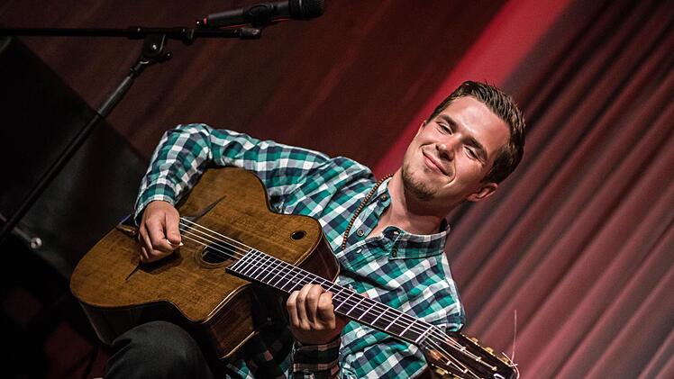 Beeindruckendes Gastspiel: Diknu Schneeberger bei "Leise am Markt" in Coburg. Foto: Jochen Berger