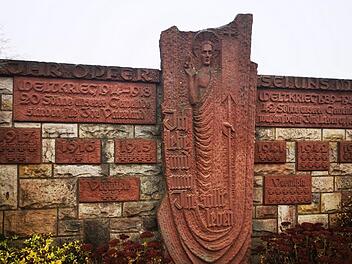 Auch in Corona-Zeiten und bei den aktuellen Einschränkungen kamen 650 Euro für den   Volksbund Deutsche Kriegsgräberfürsorge zusammen. Foto: Marion Eckert