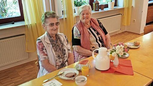 Katharina Schr&ouml;der und Theresia Kalytta sind gl&uuml;cklich &uuml;ber das Angebot in Forchheim.