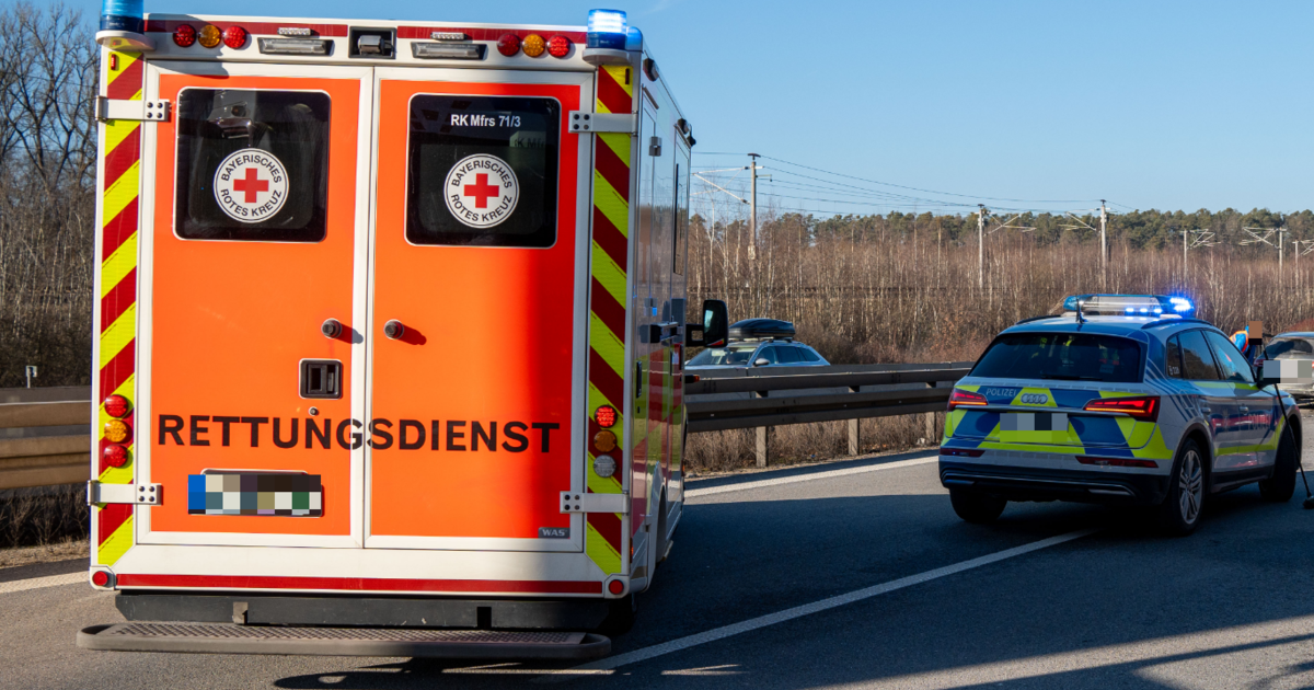 Accident on the A3 near Geiselwind: Truck overturns VW bus