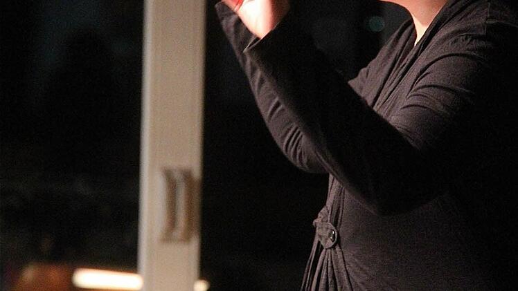 Dirigentin Christine Huppmann im letzten großen Konzerteinsatz vor ihrer Mutterschaftspause.