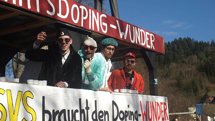 Impressionen vom Faschingstreiben in Steinwiesen. Foto: Susanne Deuerling