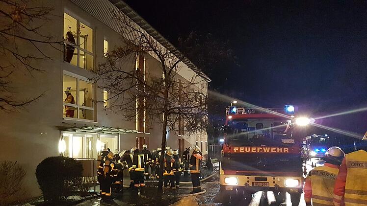 Großeinsatz der Kulmbacher Feuerwehr am frühen Sonntagmorgen beim Kulmbacher Mainpark. Foto: Feuerwehr