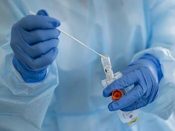 Im Kreis Haßberge gibt es derzeit keine bestätigten Corona-Fälle, drei Personen befinden sich allerdings in angeordneter häuslicher Isolation. Symbolfoto: Jean-Christophe Bott/dpa