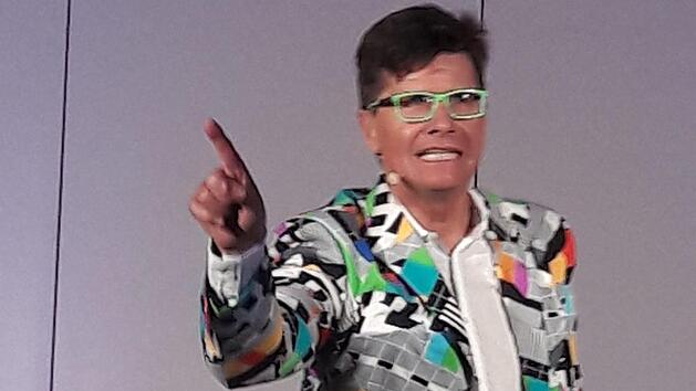 M&auml;c H&auml;rder bei seinem Auftritt bei den Kleinkunsttagen Anfang September in M&uuml;nnerstadt. Foto: Hartmut Hessel