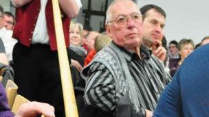 Elmar Schneidawind mit dem Alphorn