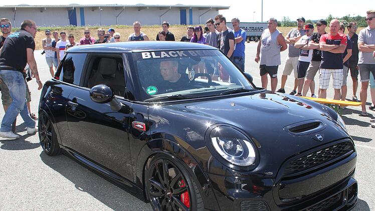 "Black Beast" hei&szlig;t der Mini - er brachte weit &uuml;ber 120 Dezibel.