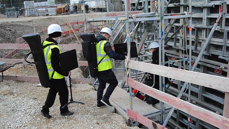 Erst ging's die Bau-Treppe hinunter