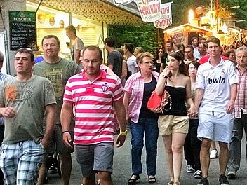 Die Annafestbesucher verließen am Sonntagabend geordnet das Gelände im Kellerwald. Foto: Josef Hofbauer