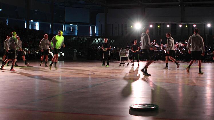 Handball-Sinfonie lautete das Motto eines Gemeinschaftsprojekts zwischen dem Landestheater und dem HSC 2000 Coburg in der HUK-Arena.Foto: Jochen Berger