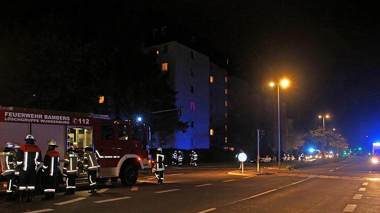 Wegen massiven Gasgeruchs wurde ein Mehrfamilienhaus in der Starkenfeldstraße vorübergehend evakuiert.  Foto: News5/Herse