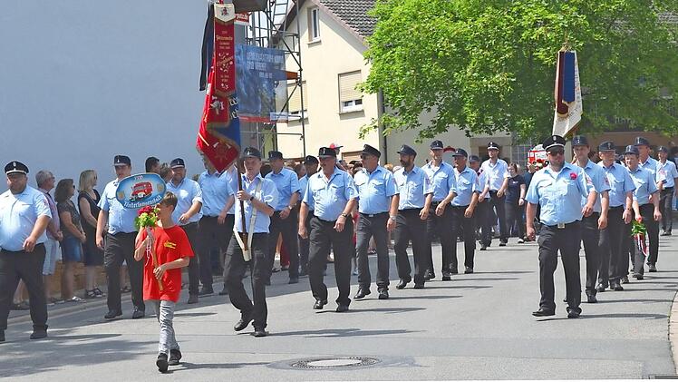Die stolze Jubelwehr aus Unterlangenstadt im Festzug Fotos: Thomas Micheel